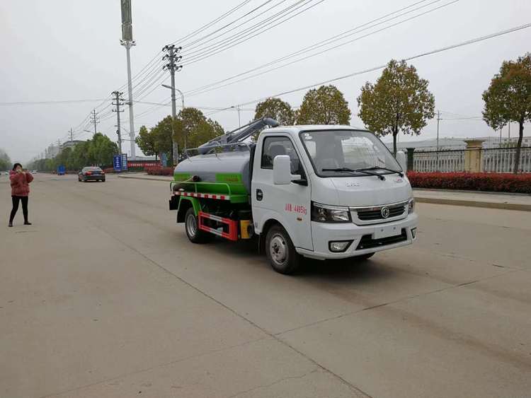 东风途逸2.5方地下室吸粪车